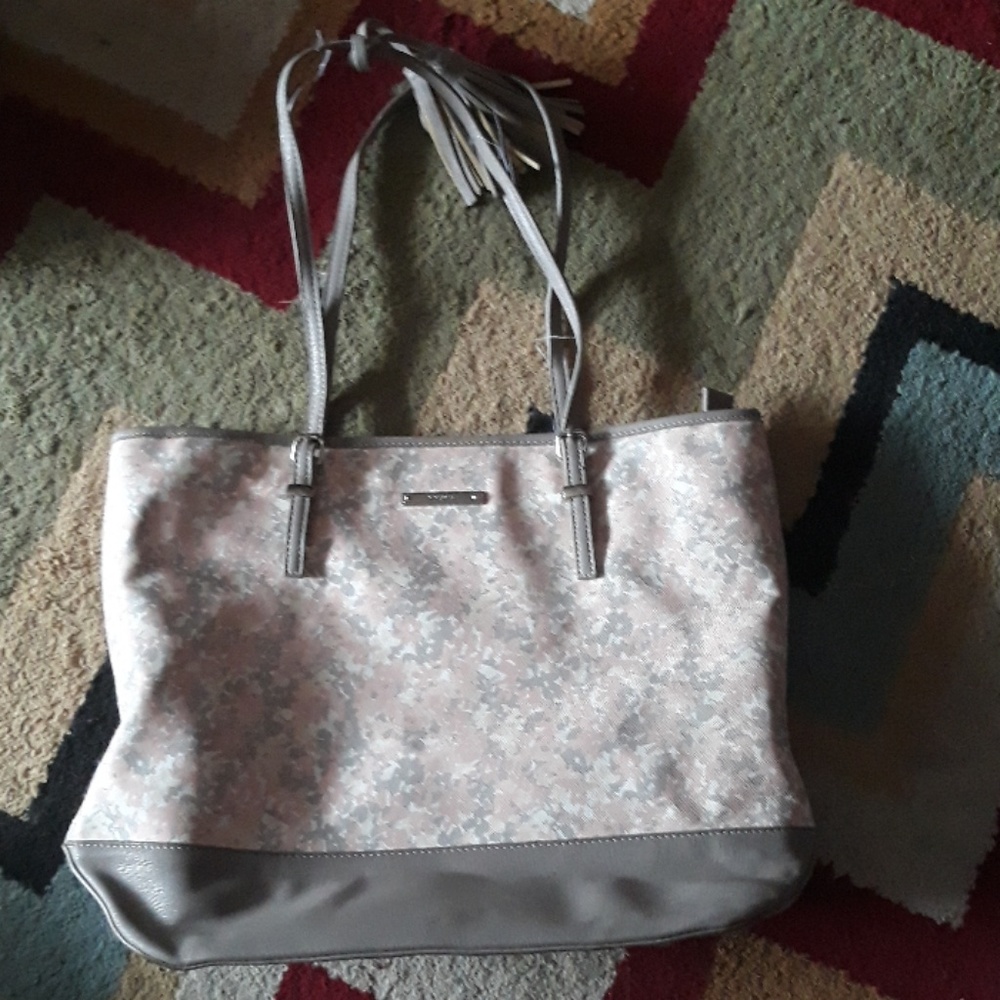 NINE WEST